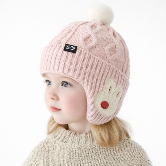 Stickade vintermössa med öronlappar