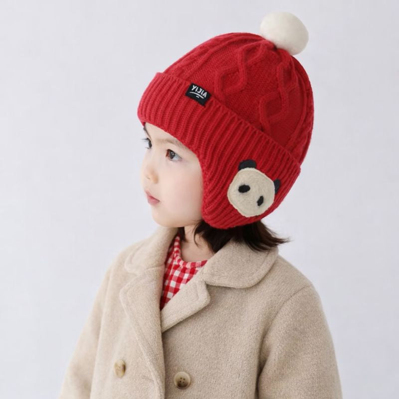 Stickade vintermössa med öronlappar