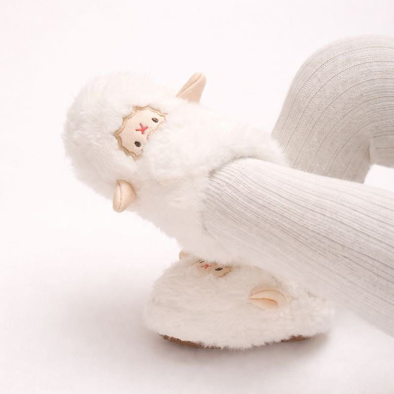 FÅR Babytofflor i Fuskpäls