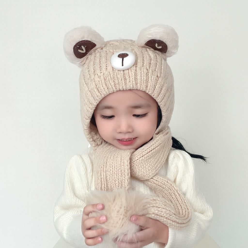 Björnmössa i mjuk stickad polyester