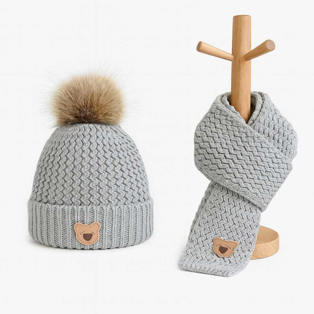 Stickad mössa & halsband