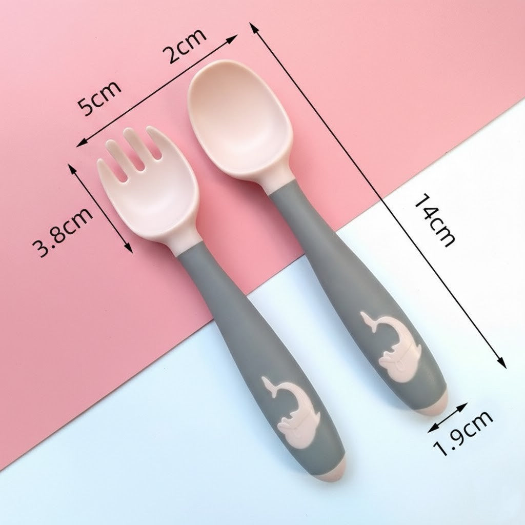 Träningssked för små barn händer